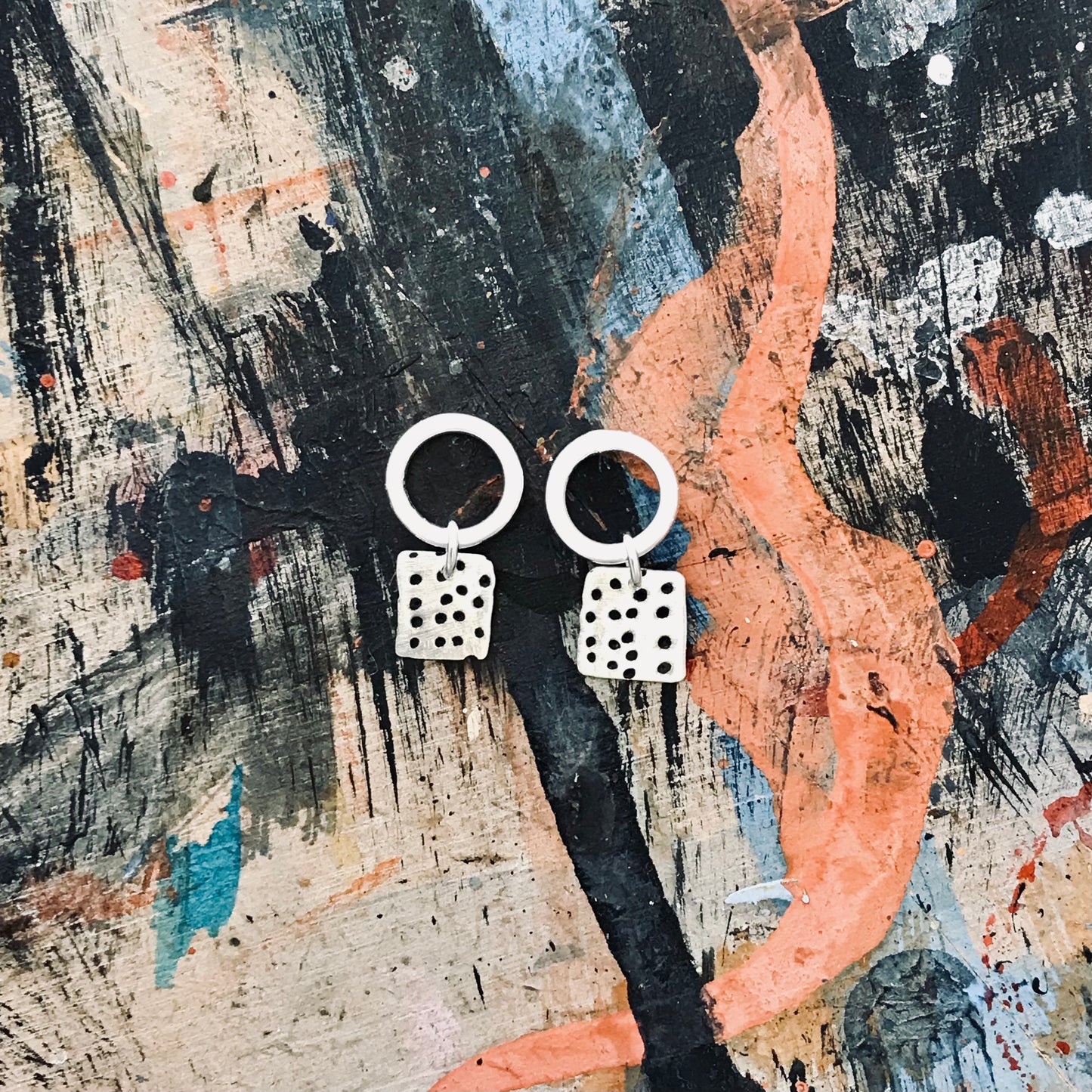 Tiny dots earrings